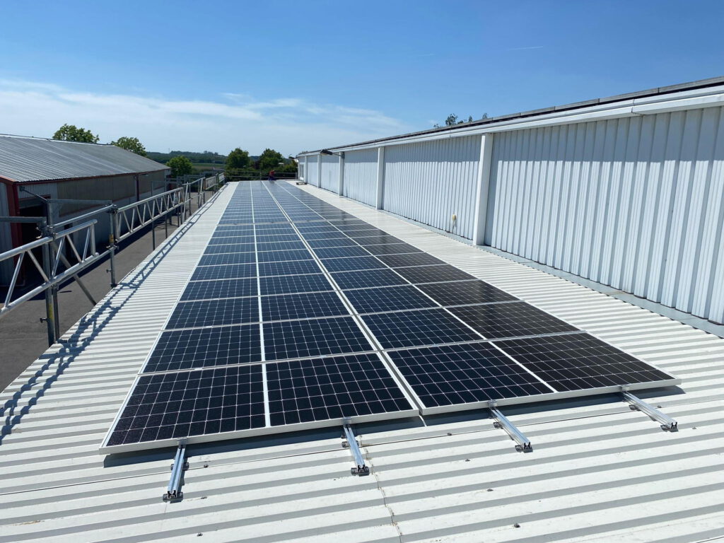 Vergrößerte PV-Anlage für Produktion von Elektroheizungen